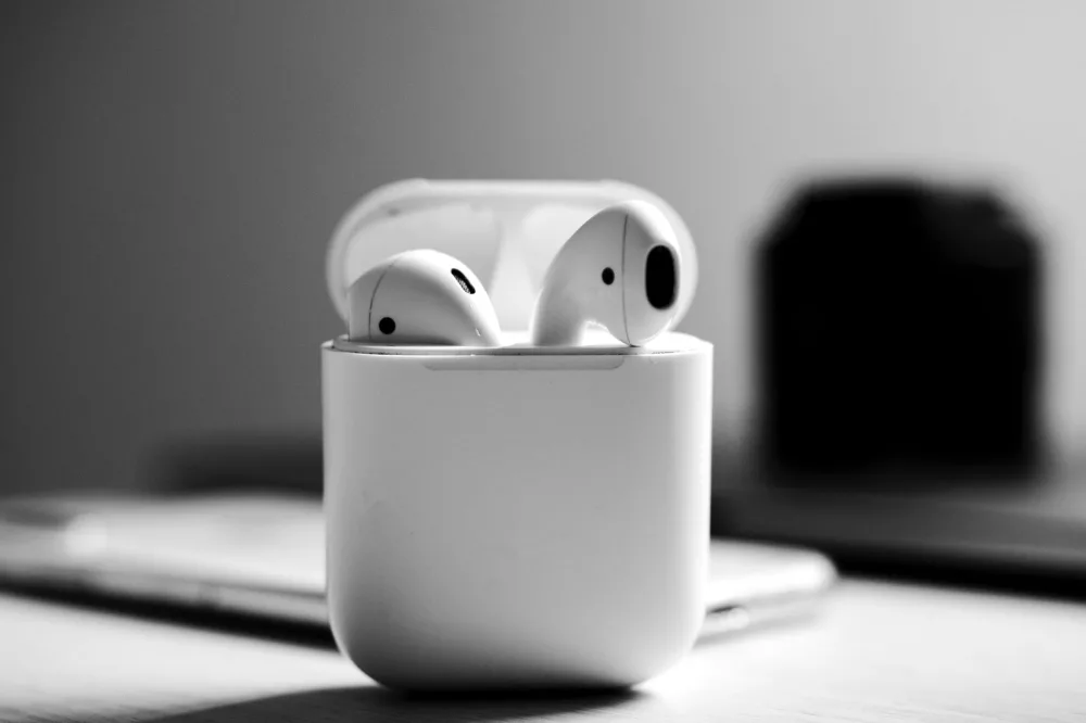 When Did Wireless Earbuds Really Happen? Unpacking Their History